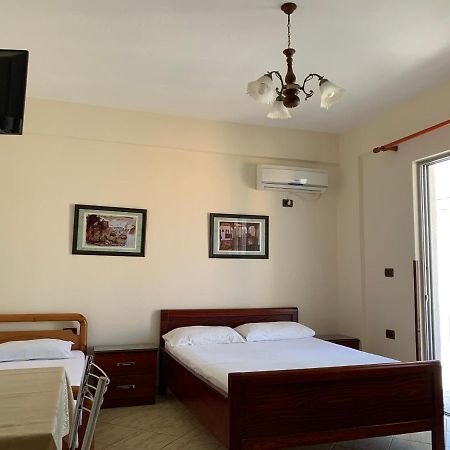 The First Hotel Saranda Экстерьер фото