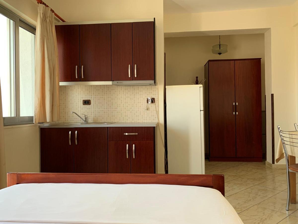 The First Hotel Saranda Экстерьер фото