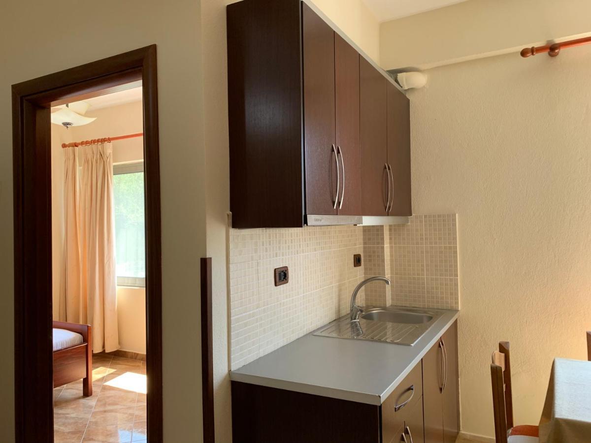 The First Hotel Saranda Экстерьер фото