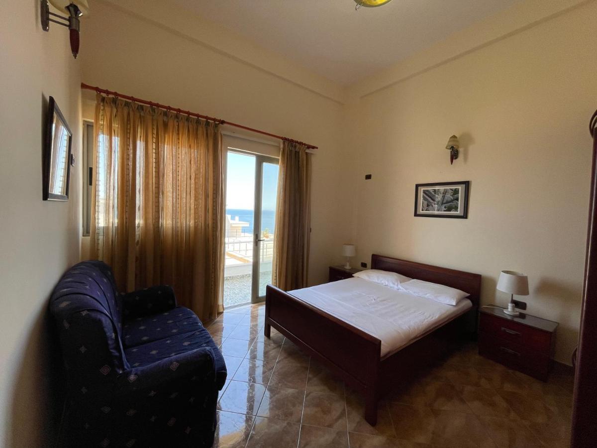 The First Hotel Saranda Экстерьер фото