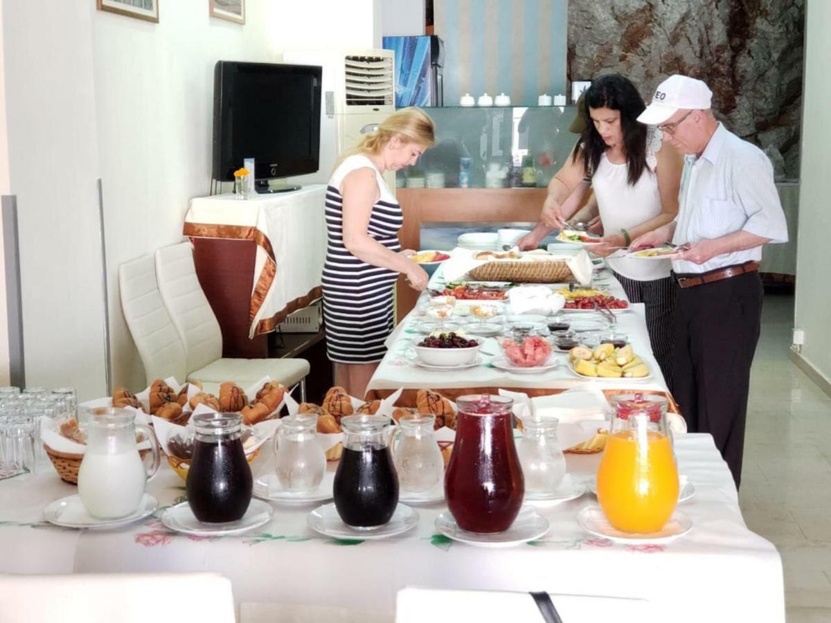 The First Hotel Saranda Экстерьер фото
