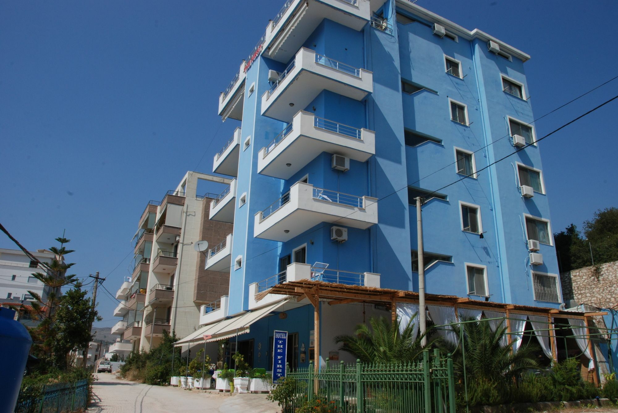 The First Hotel Saranda Экстерьер фото