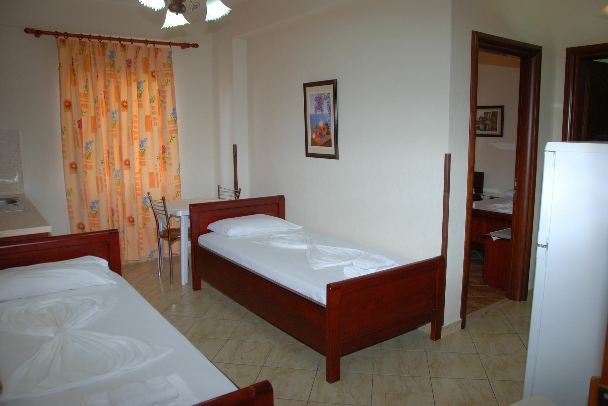 The First Hotel Saranda Экстерьер фото
