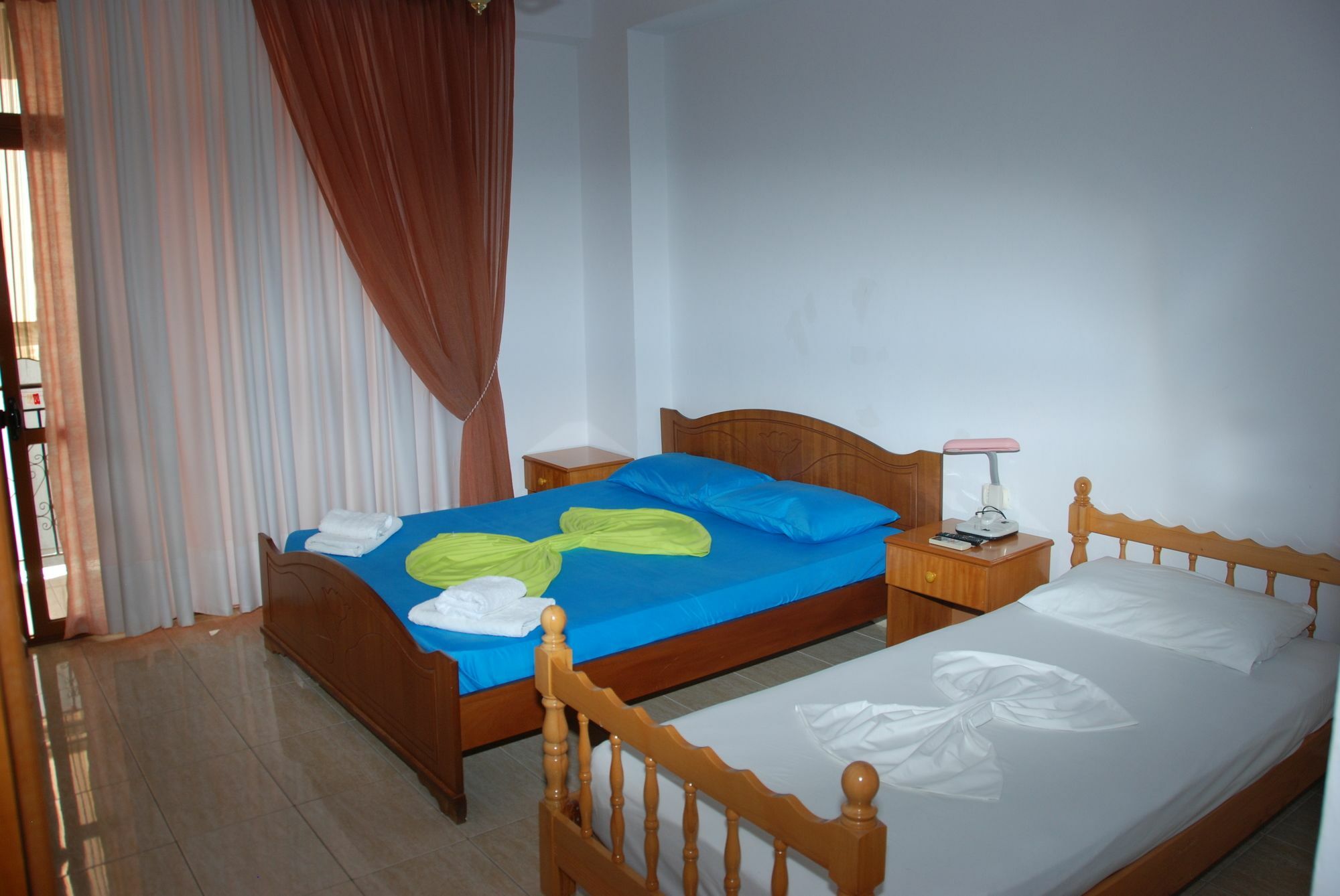The First Hotel Saranda Экстерьер фото